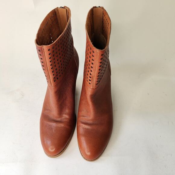 Nine West Hippy Chic Booties 7M Perforated Leather Brown Ankle Boot - Picture 3 of 9